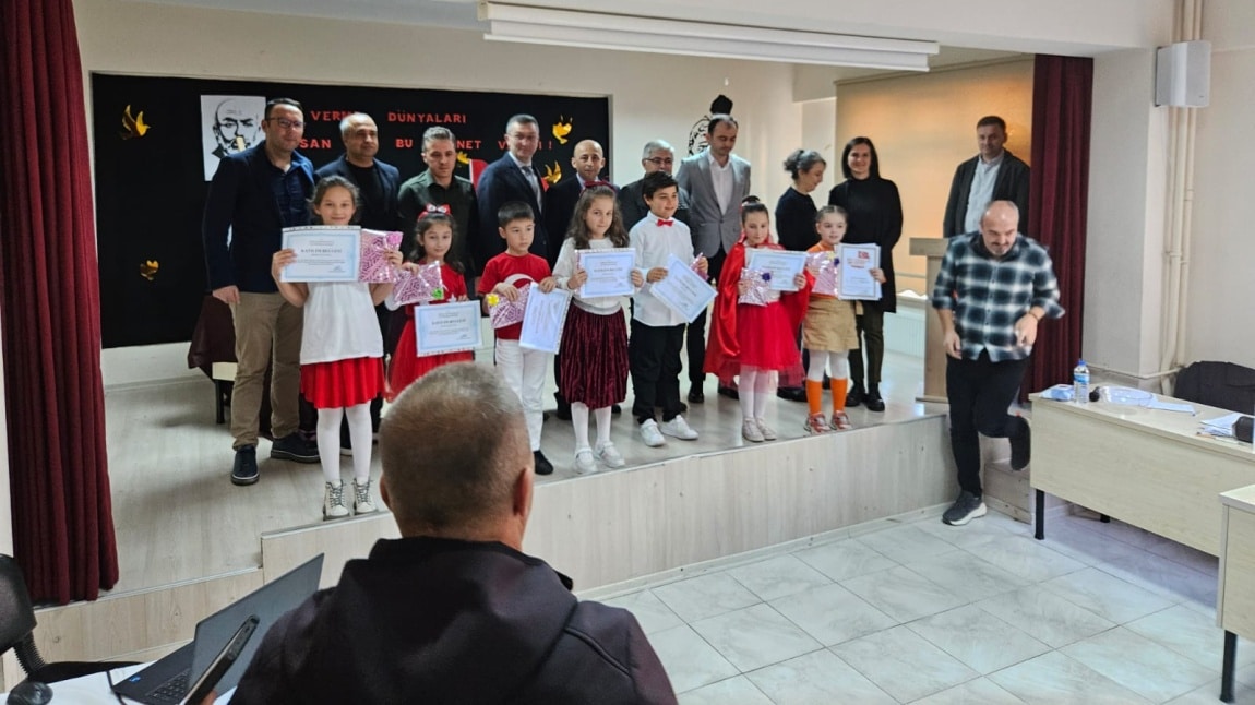 İstiklal Marşını güzel okuma yarışması yapıldı.